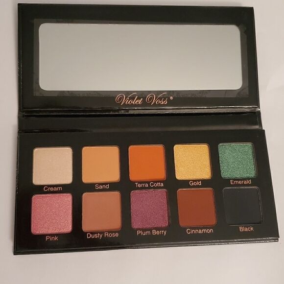 Violet Voss Essentials Palette   - Picture 2 of 5